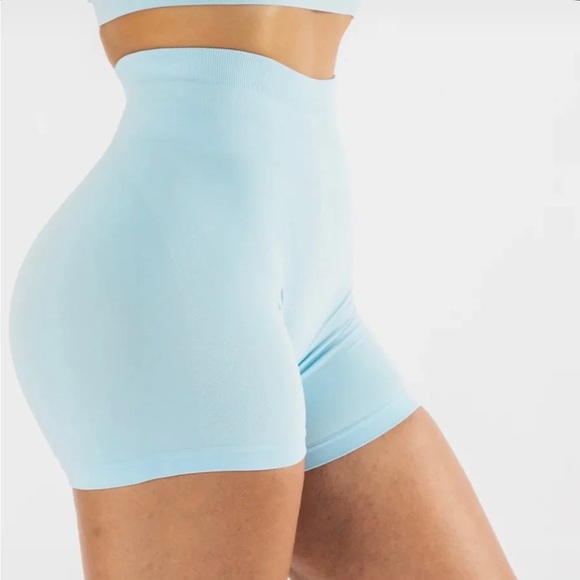 amplify intensify baby arctic blue butt scrunch seamless shorts - Picture 4 of 6